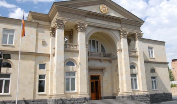 Серж Саргсян подписал указ о прекращении полномочий 2 судей