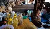 Սննդի կրպակ` շուկայում, Ինդոնեզիա