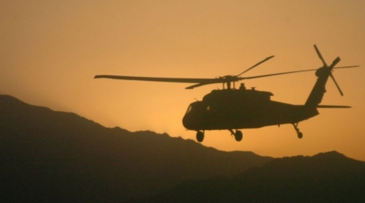 Сбит вертолет black hawk. Вертолёт Блэк Хоук проекции. Военные вертолёты на фоне гор. Афганистан горы вертолет. Вертолет в горах.