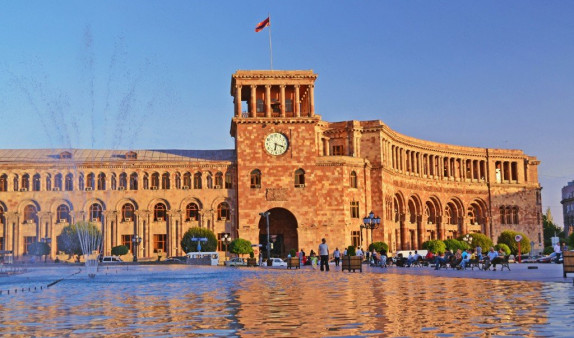 РБК: год после «бархатной» революции - специальный репортаж из Армении