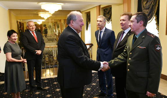 АРМЕНИЯ: Президент Армен Саркисян по случаю Дня России посетил посольство РФ в Армении