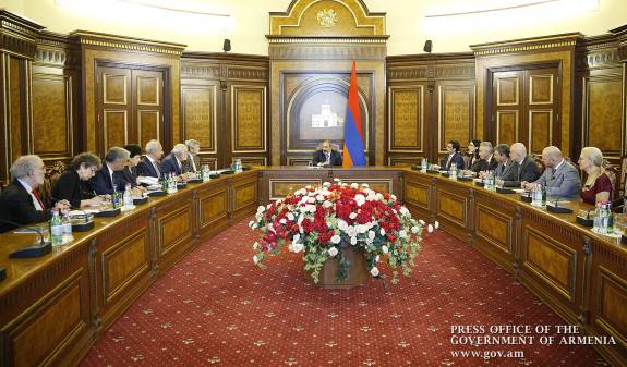 АРМЕНИЯ: Пашинян обсудил с экспертами вопросы повышения конкурентоспособности армянских компаний