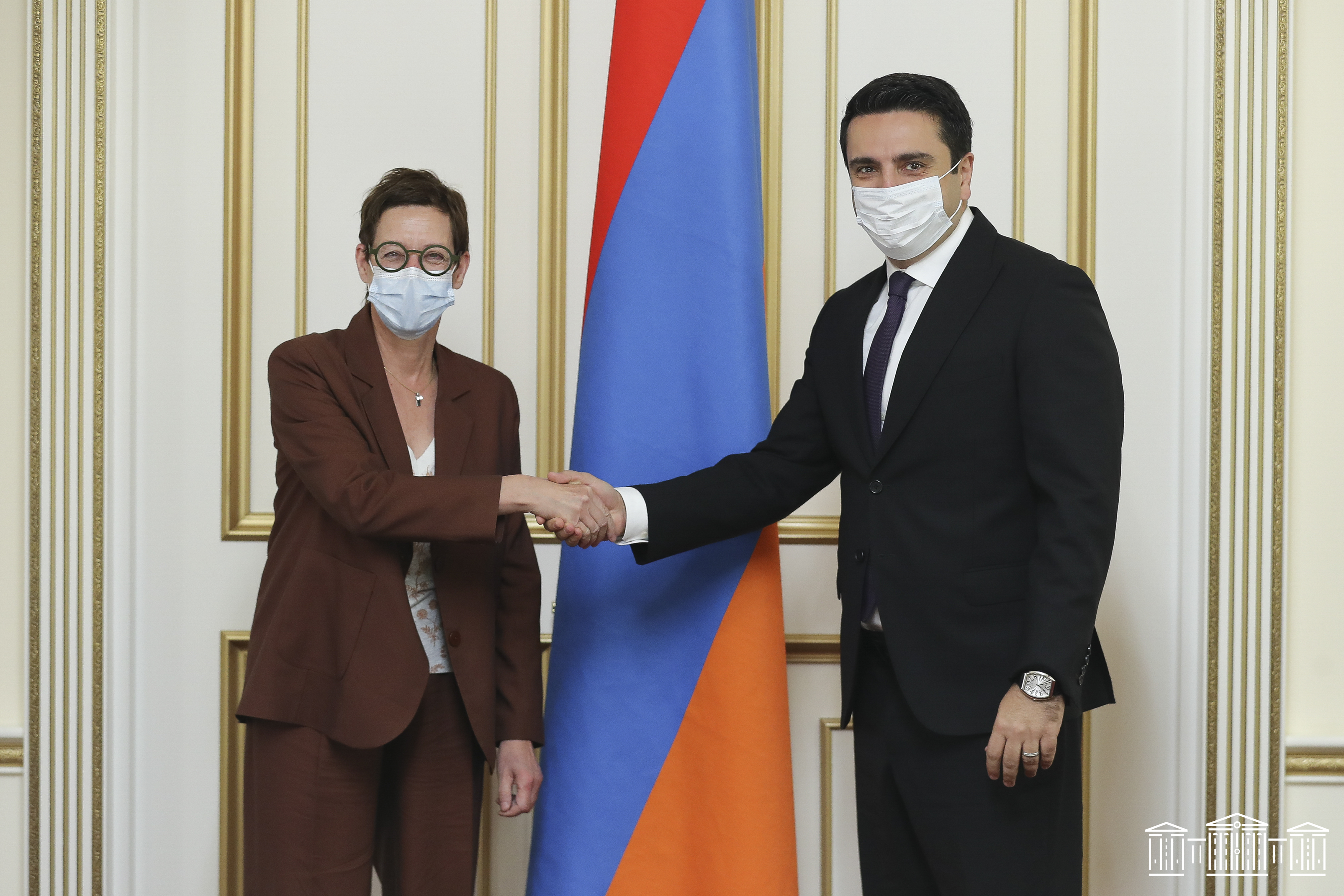 Посол организации. Посол Франции анн Луйо. Посол Франции в Армении.