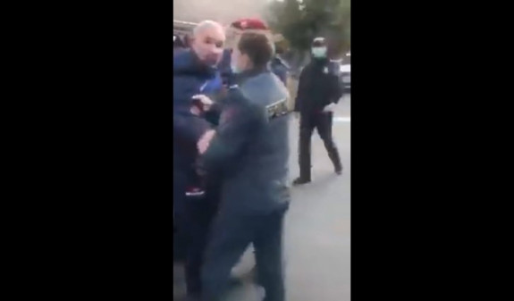 Տեսանյութ.Ոստիկանները քաշքշելով բերման են ենթարկում Իսրայել Հակոբկոխյանին