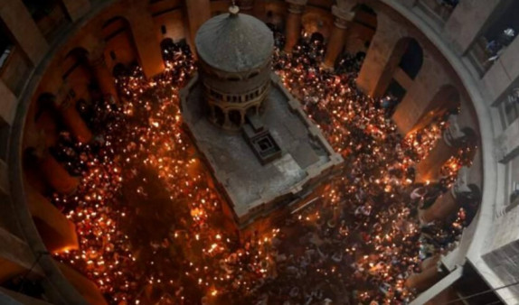 Երուսաղեմում՝ Սուրբ Հարության տաճարում վառվեց Սուրբ կրակը